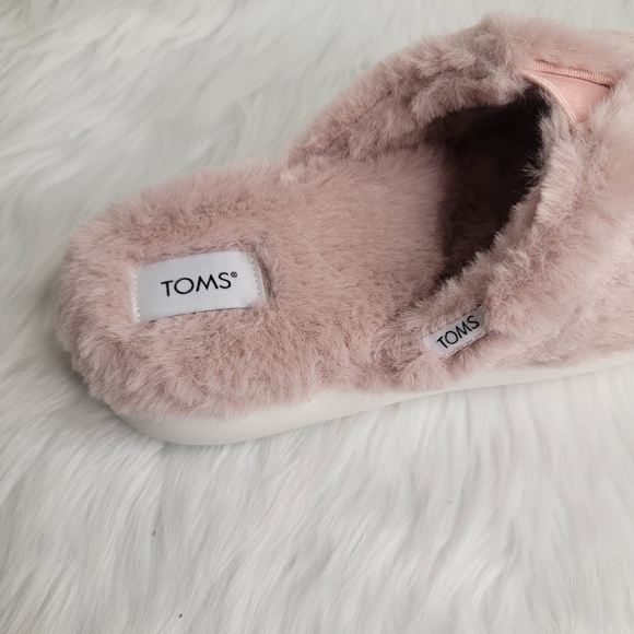 TOMS alpargata mule rose pink faux fur slippers. - Picture 8 of 11